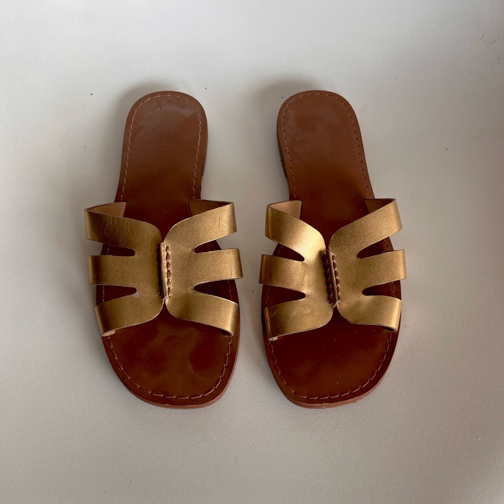 Banana Republic gold leather flat sandals